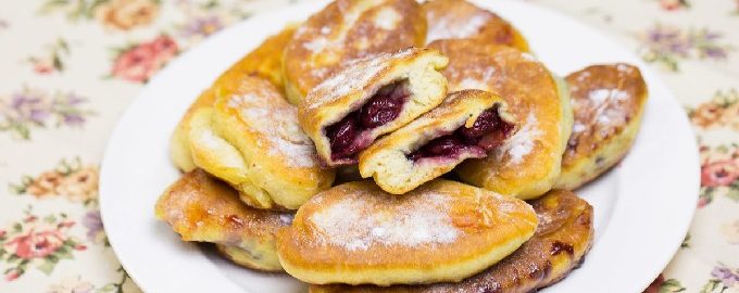 Gebakken kefirtaarten in een pan - 8 snelle en heerlijke recepten met foto's stap voor stap