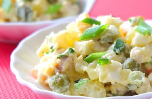 Klassiek Olivier recept met toevoeging van een appel