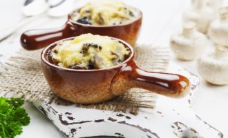 Julienne met kip en champignons in de oven
