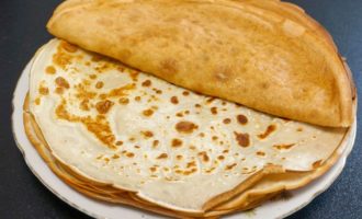 Pannenkoeken met melk - 10 van de lekkerste en eenvoudigste recepten met foto's stap voor stap