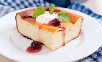 Klassieke cottage cheese ovenschotel in de oven