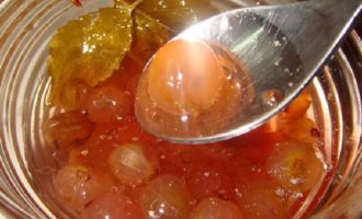 Kruisbessenjam met kersenblad royal (smaragd)