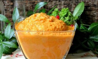 Courgette kaviaar door een vleesmolen