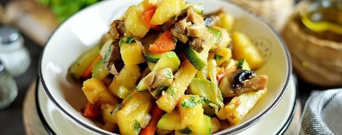 Groentestoofpot met courgette en aardappelen