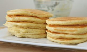 Weelderige pannenkoeken op kefir