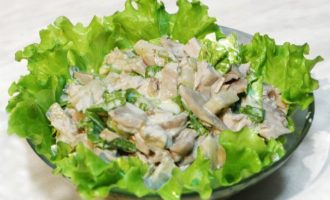 Salade met kip en champignons - 10 heerlijke recepten met stap voor stap foto's