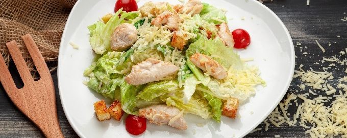 Caesarsalade met klassieke kip