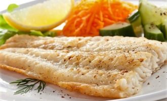 In de oven gebakken kabeljauw