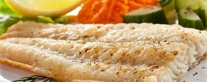 In de oven gebakken kabeljauw