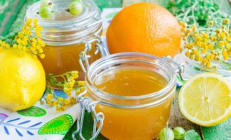 Kruisbessenjam met citroen, sinaasappel voor de winter