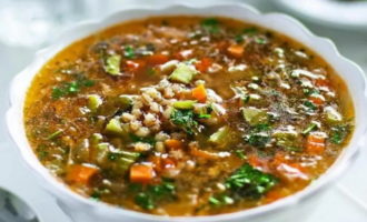 Augurk met gerst en augurken