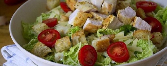 Caesarsalade met kip en croutons