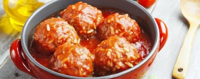 Gehakte egels met rijst en jus