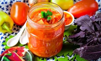 Lecho van paprika voor de winter om je vingers bij af te likken